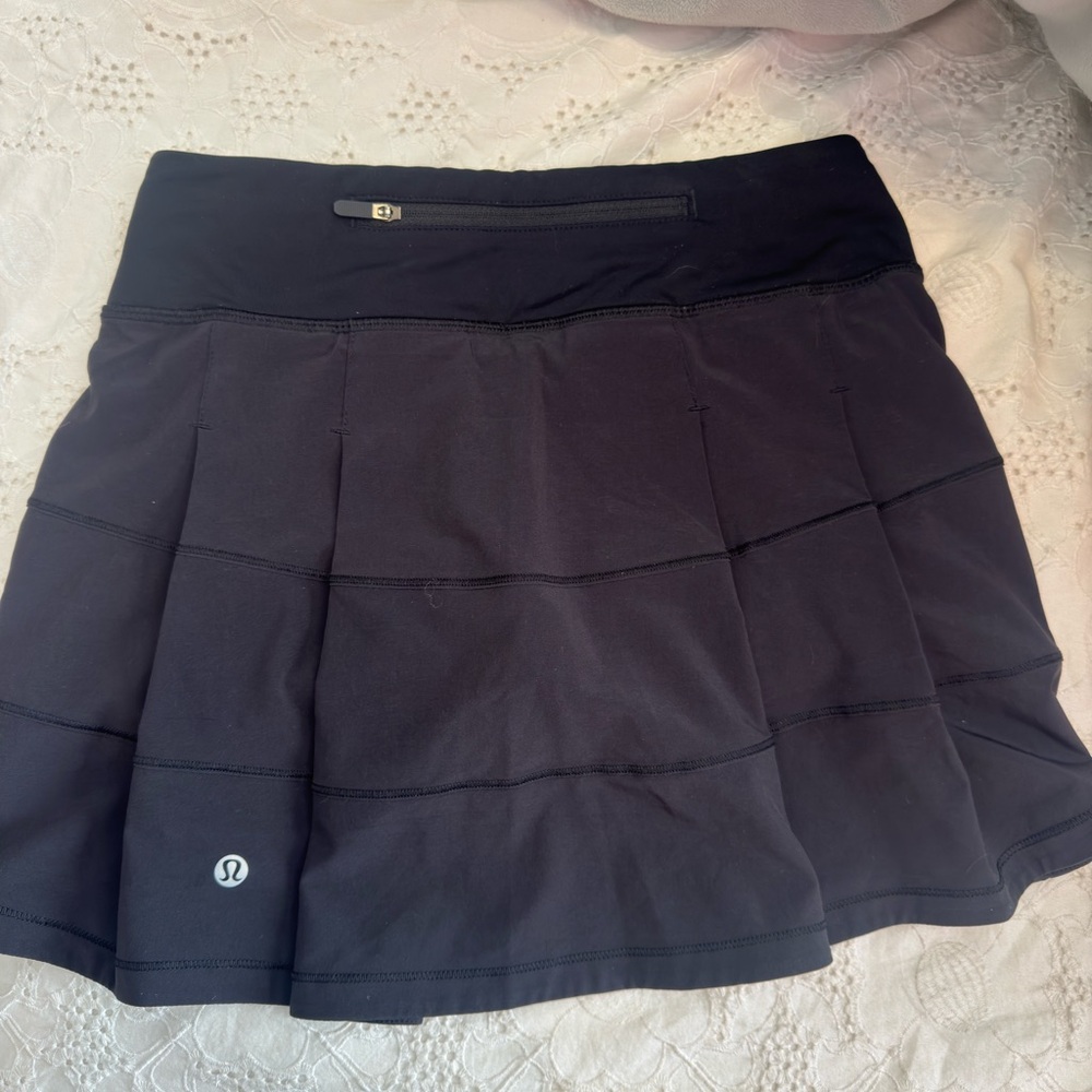 Lululemon skort. Black size 2 Tall. Great condition.
